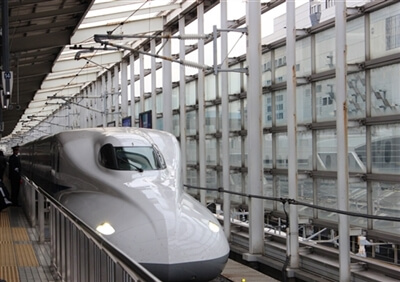新幹線の運賃を安くする方法【2023年最新】ネットの早割予約、宿泊セットプランなど